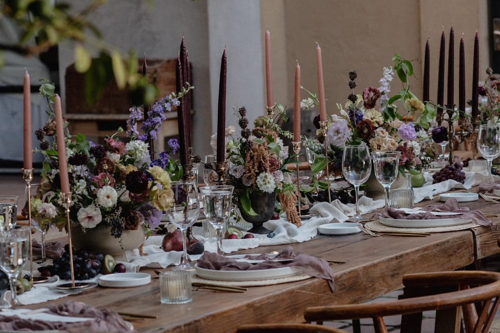 garden-style wedding in Mexico, ranunculus and lisianthus bouquet, luxury wedding flowers Mexico