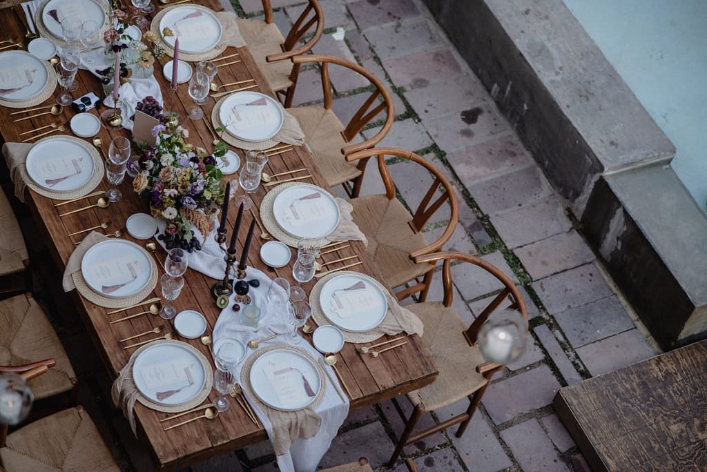 garden-style wedding in Mexico, ranunculus and lisianthus bouquet, luxury wedding flowers Mexico