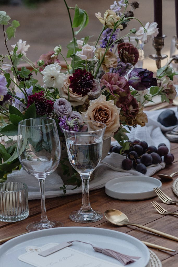garden-style wedding in Mexico, ranunculus and lisianthus bouquet, luxury wedding flowers Mexico