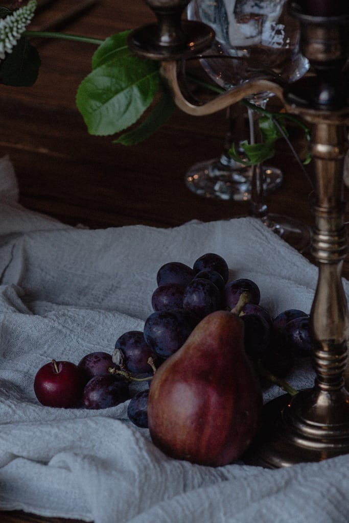 garden-style wedding in Mexico, ranunculus and lisianthus bouquet, luxury wedding flowers Mexico