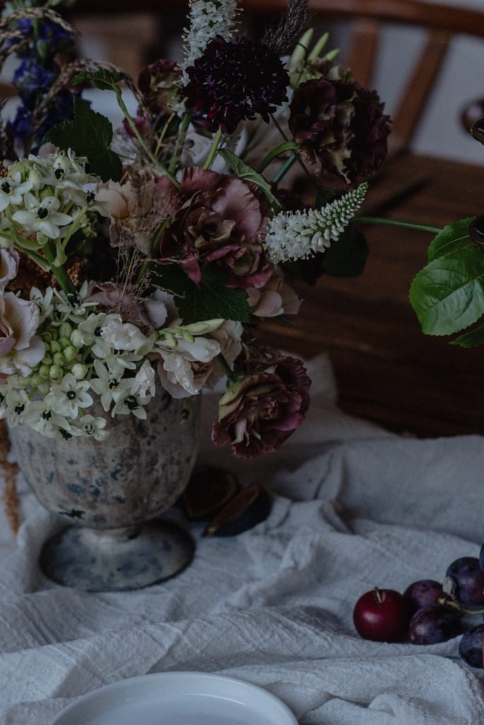 garden-style wedding in Mexico, ranunculus and lisianthus bouquet, luxury wedding flowers Mexico
