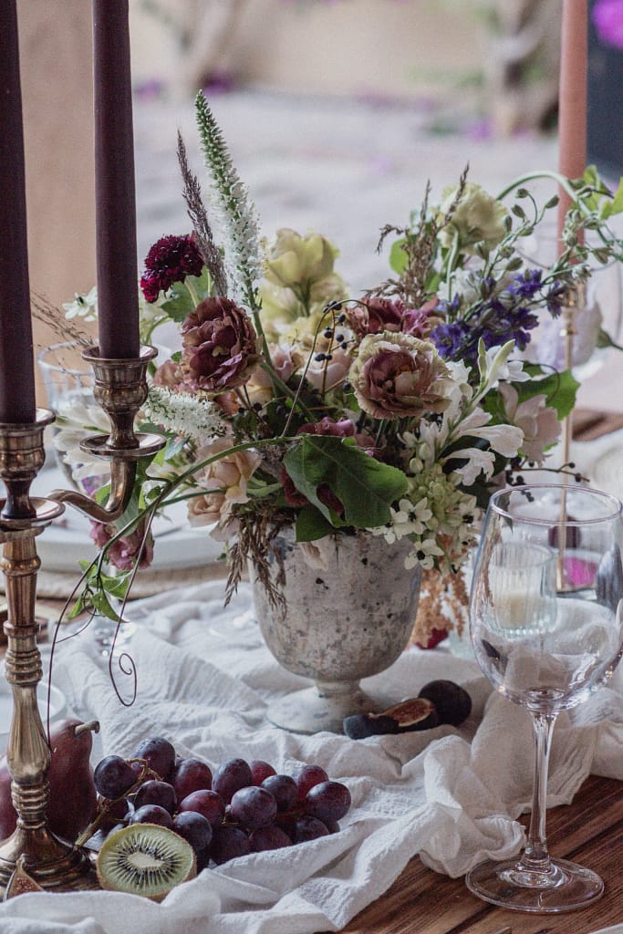 garden-style wedding in Mexico, ranunculus and lisianthus bouquet, luxury wedding flowers Mexico