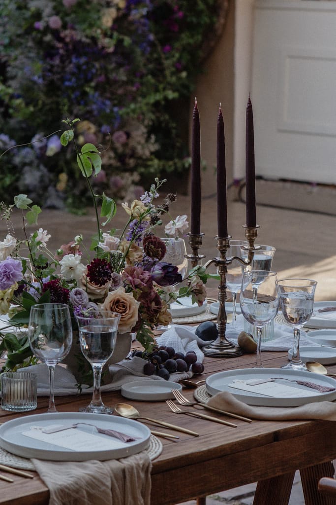 garden-style wedding in Mexico, ranunculus and lisianthus bouquet, luxury wedding flowers Mexico