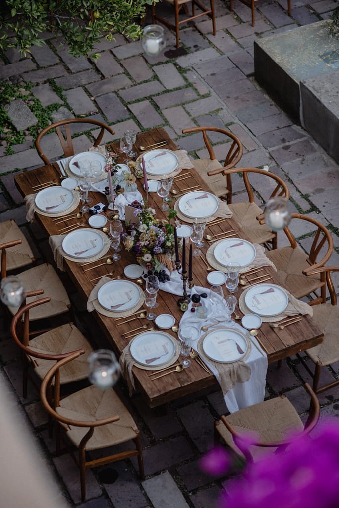 garden-style wedding in Mexico, ranunculus and lisianthus bouquet, luxury wedding flowers Mexico