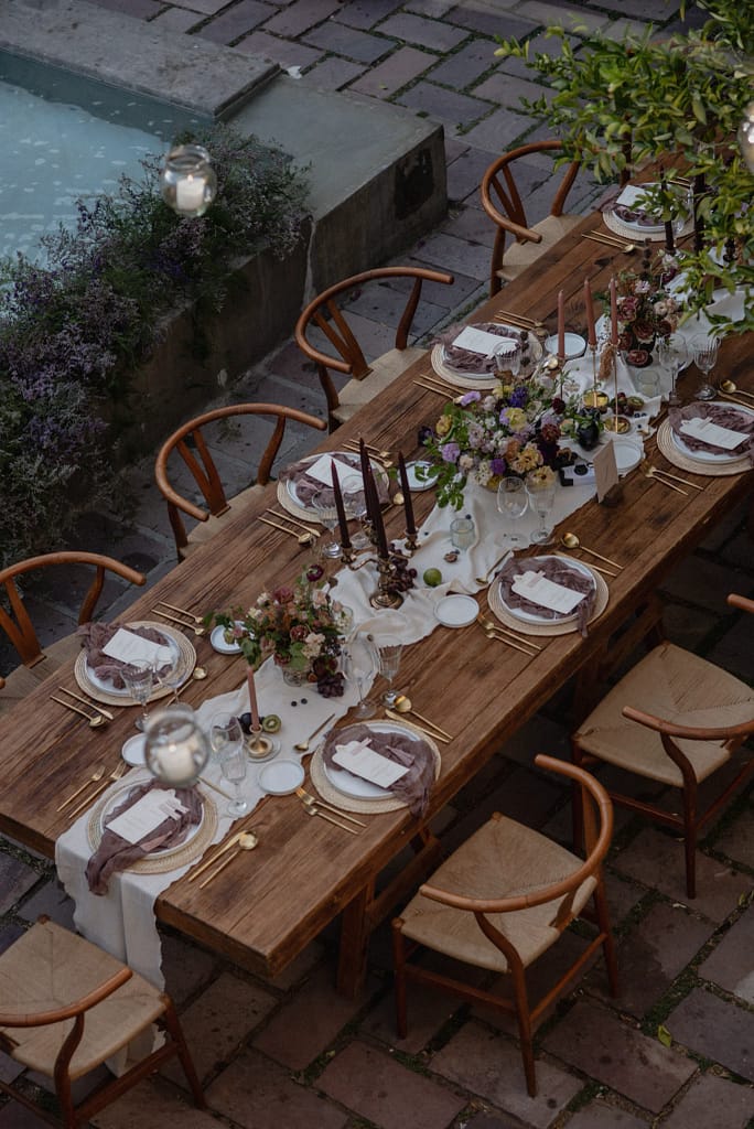 garden-style wedding in Mexico, ranunculus and lisianthus bouquet, luxury wedding flowers Mexico